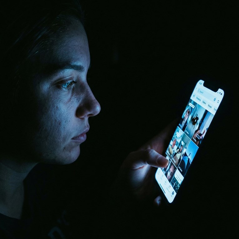 EU staje na kraj beskonačnom skrolanju