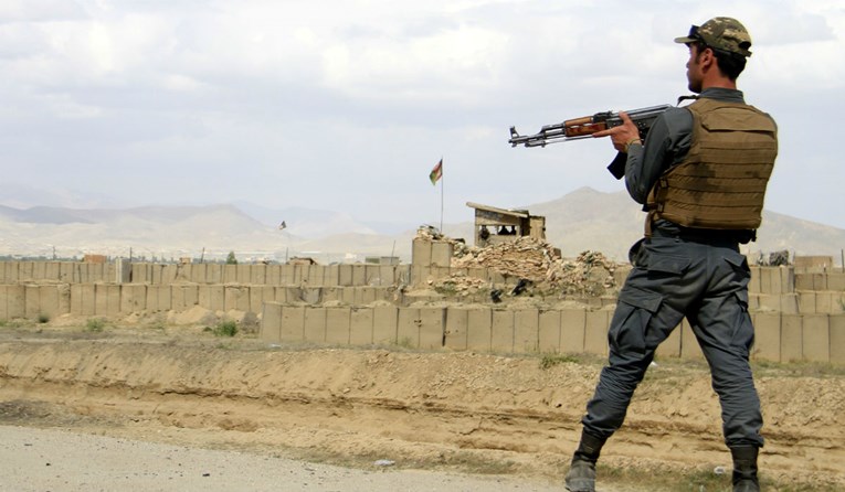 Devetero djece u Afganistanu poginulo na putu do škole