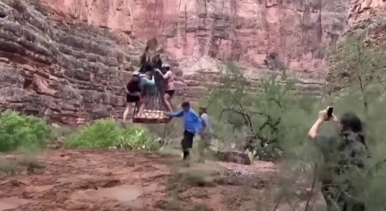 VIDEO Velika poplava u Grand Canyonu. Spašavali 100 ljudi, nađeno tijelo planinarke 