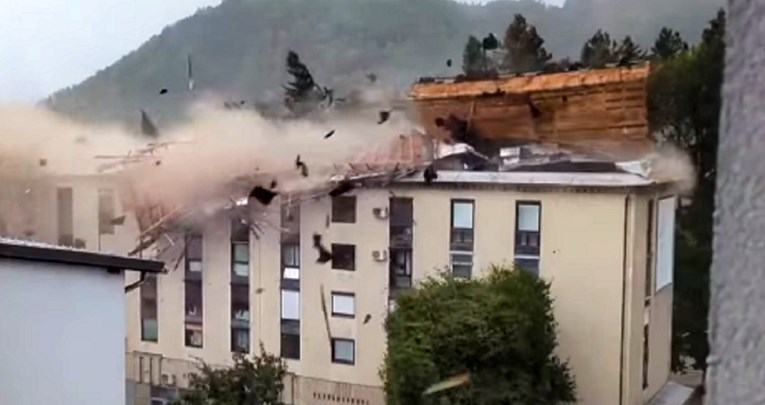 VIDEO Pogledajte trenutak kad je vjetar odnio krov zgrade u Sloveniji