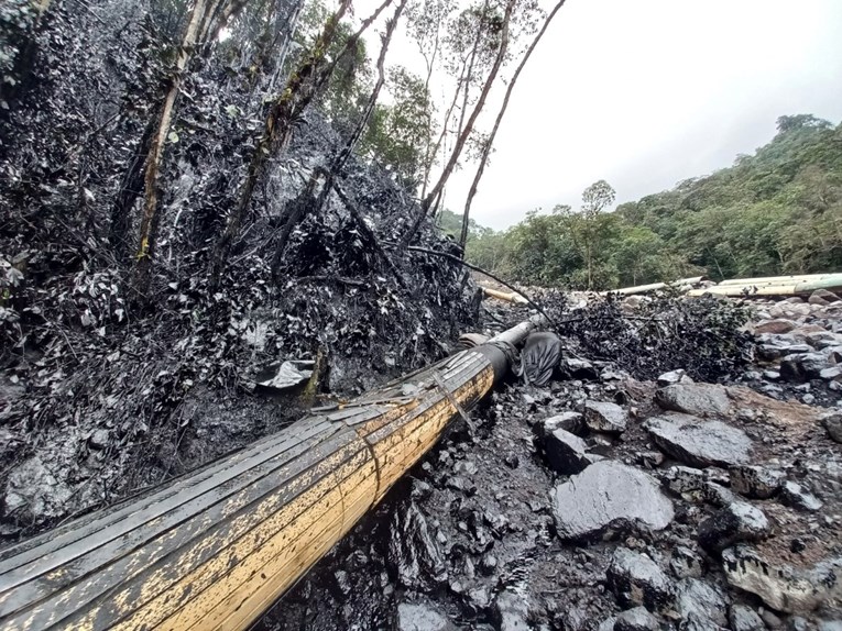 U Amazoniji pukao naftovod, onečišćeno ogromno područje. Pogledajte fotografije