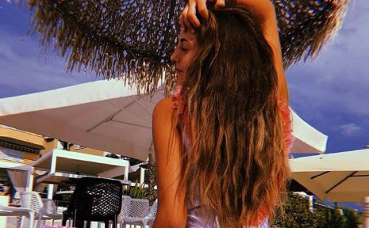 Brineta koja želi zavesti Savršenog ima prepun Instagram golišavih fotki