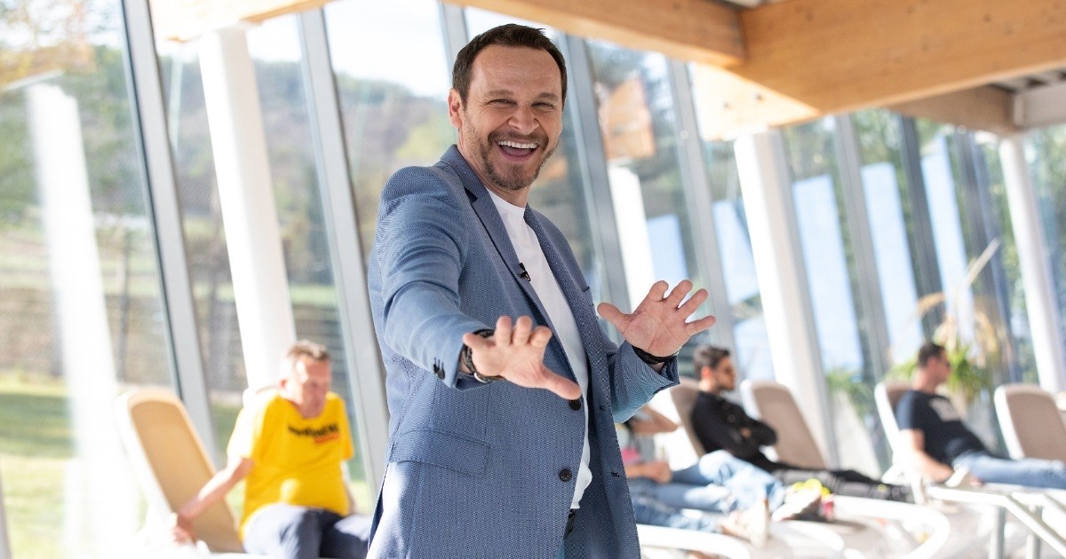 U novoj sezoni Superpara natjecatelji su iz različitih država, voditelj je Bešlagić