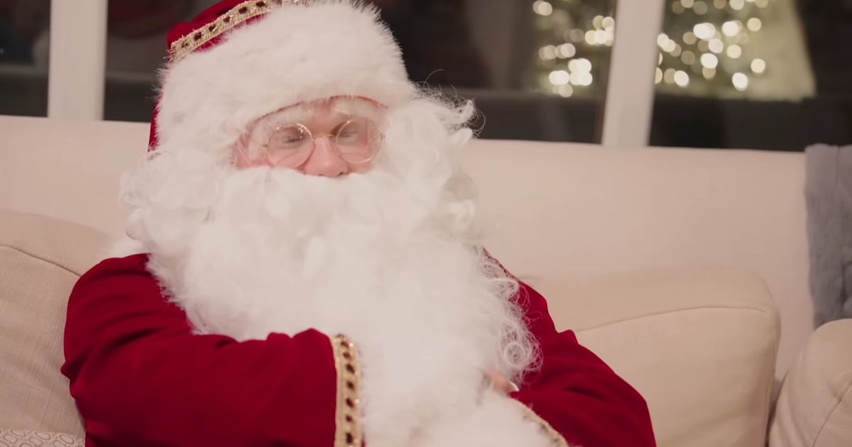 Prepoznajete li jednog od najboljih nogometaša svijeta? Prerušio se u Djeda Mraza