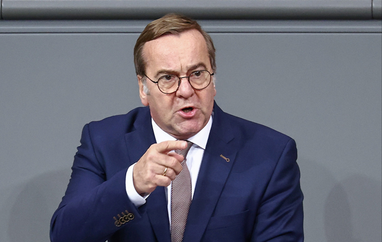 Njemački ministar obrane traži ispriku od Trumpa: "To je nepoštovanje prema žrtvama"