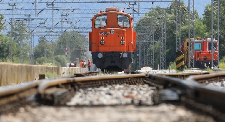 Vlak kod Osijeka prešao preko žene, živa je. Strojovođa: Strahovao sam od najgoreg