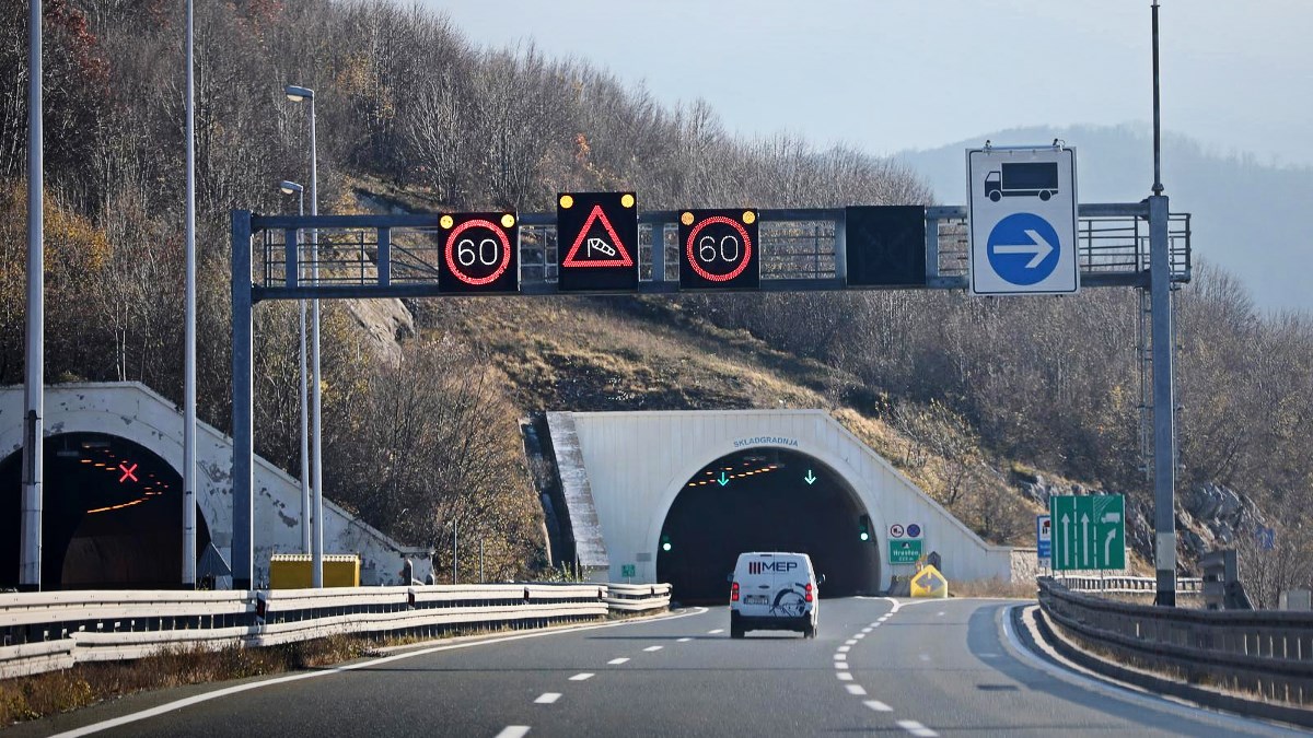 Olujni vjetar i kiša otežavaju promet diljem zemlje