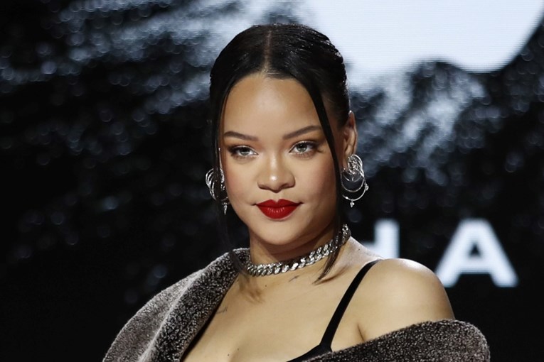 Tenisice koje nosi Rihanna postale su glavna tema na internetu