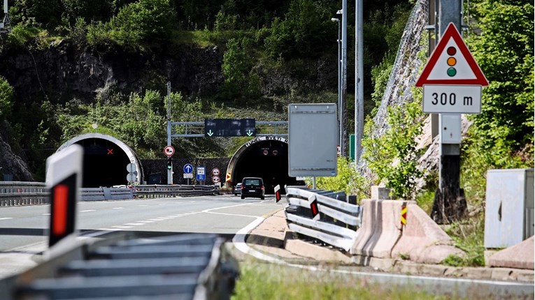 Pijanoj Srpkinji kod tunela Sv. Rok našli 2.5 grama kokaina, metak i čahuru