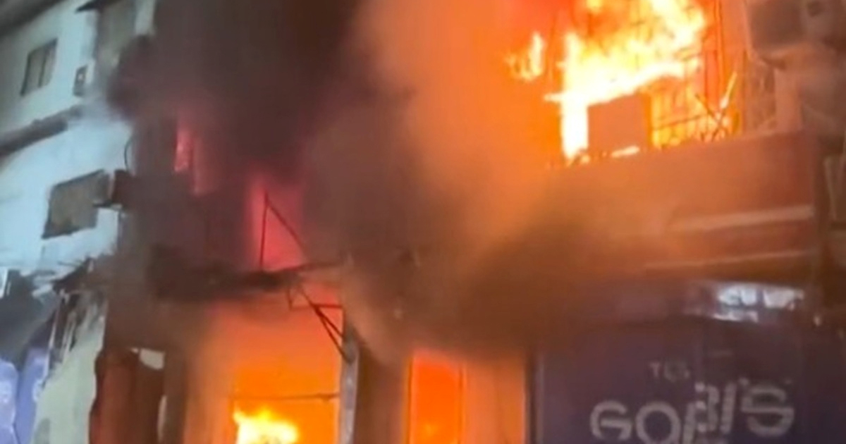 VIDEO Šest mrtvih u velikom požaru u trgovačkom centru u Pakistanu