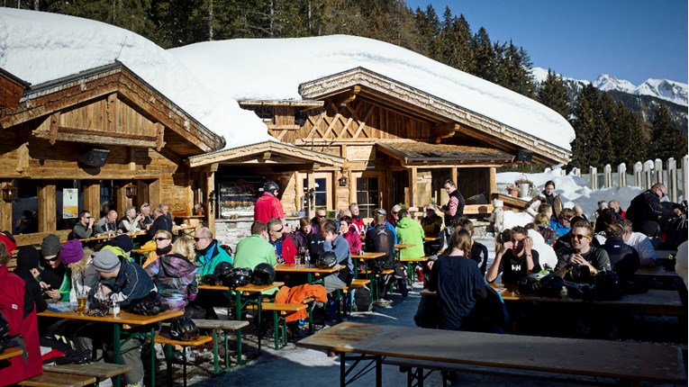Austrija zabranila partijanje na skijalištima