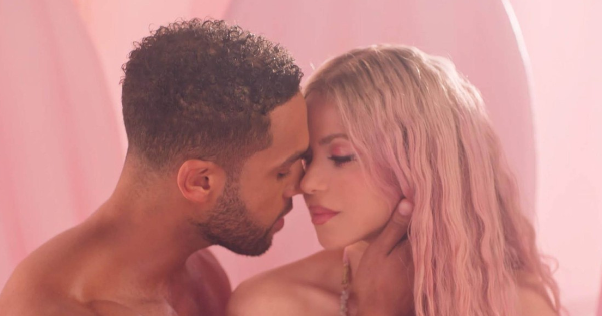 Shakira izlazi sa zvijezdom serije Emily in Paris: "Nije to još ništa ozbiljno"