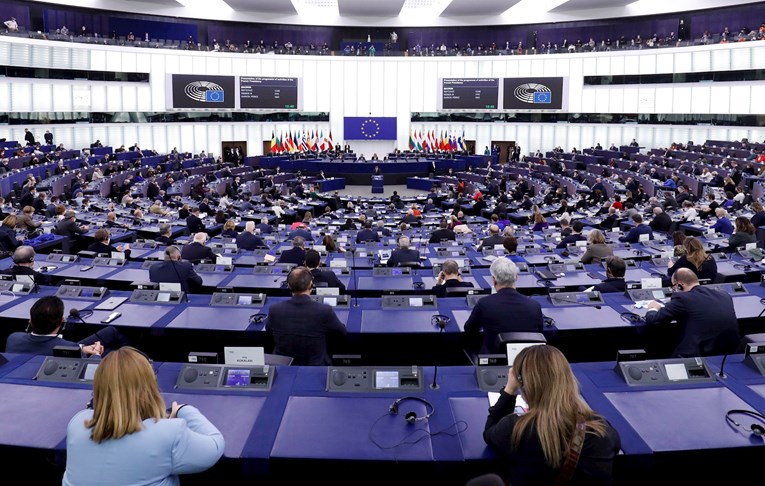 Europski parlament: Zbog pandemije porast samoubojstava među mladima