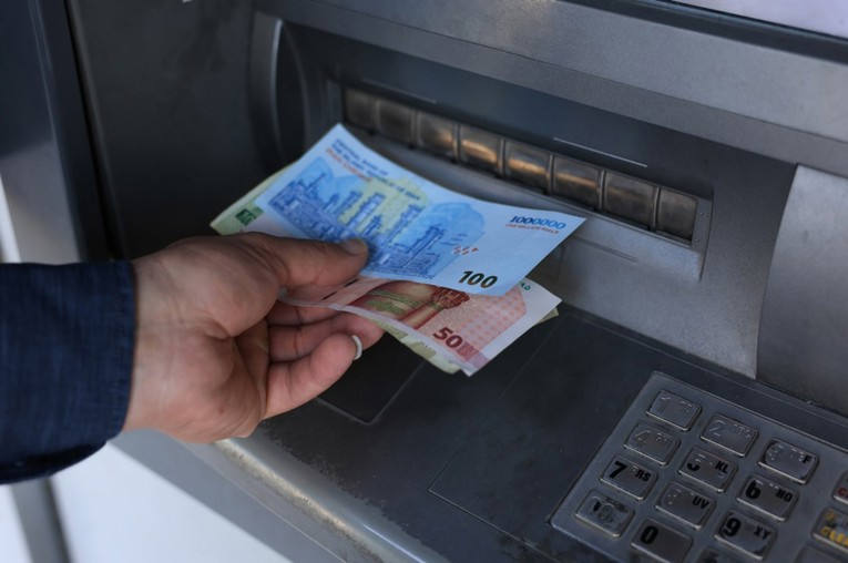 Iranski rijal pao na rekordno nisku razinu, cijene porasle. Kruh sad košta 0.17 eura