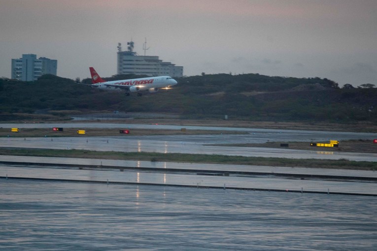 SAD zrakoplovnim tvrtkama: Letovi iznad Venezuele mogli bi biti opasni
