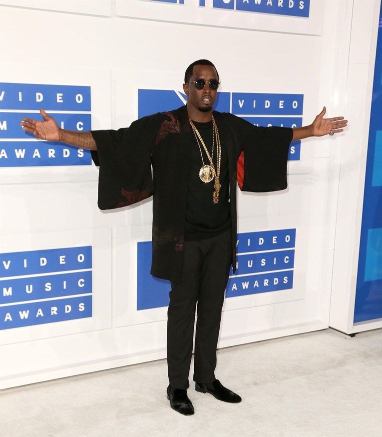 Kad je čuo presudu Diddy je počeo pljeskati: "Hvala. Volim te, mama"