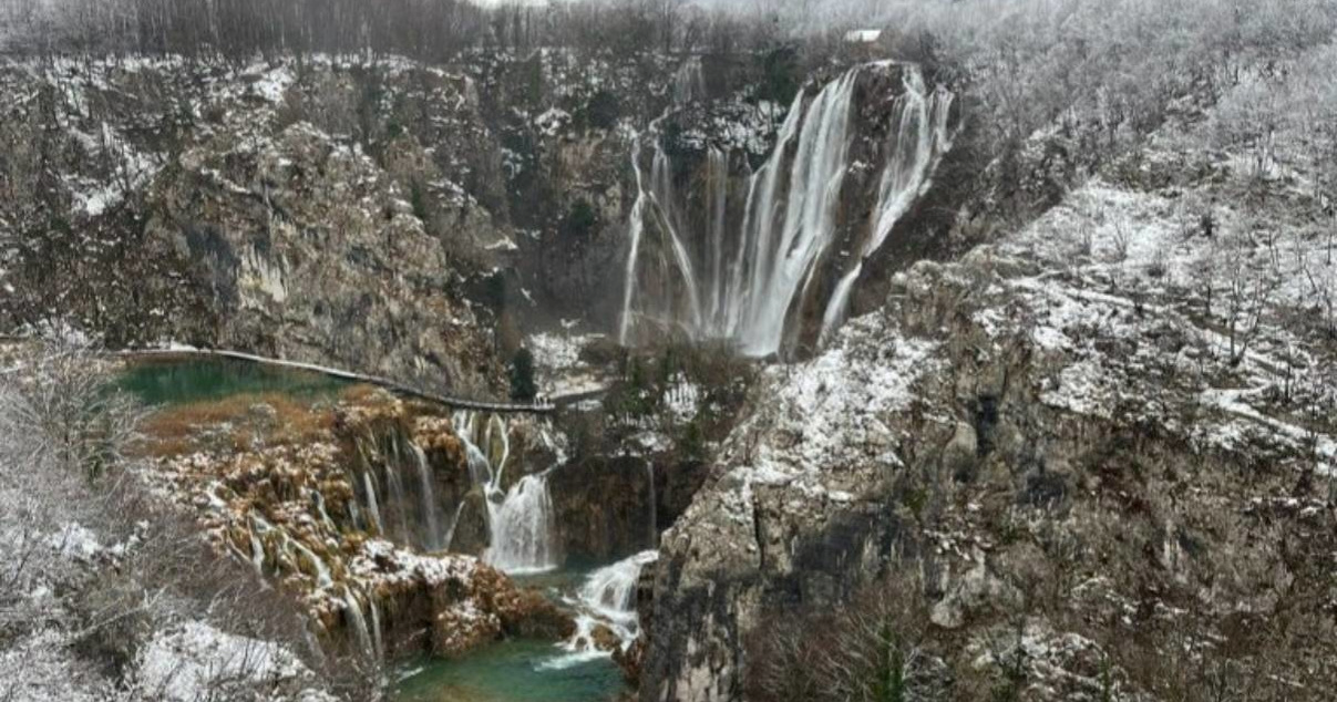 VIDEO Plitvička jezera pod snijegom iako je proljeće