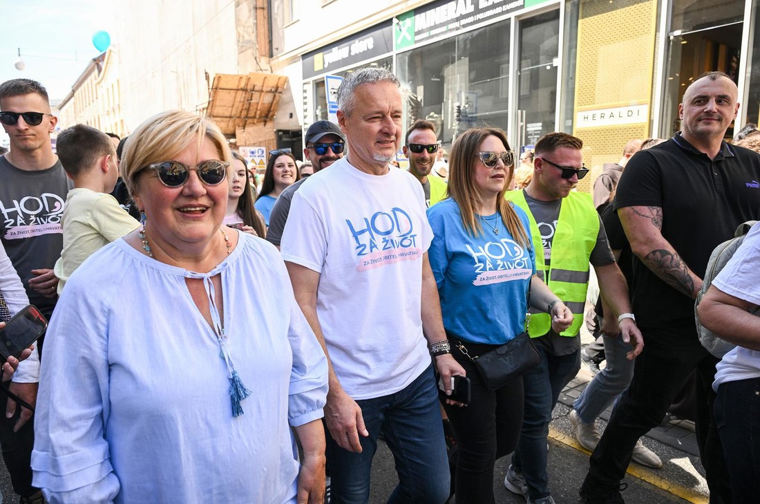 Thompsonova supruga na "Hod za život" došla s Louis Vuitton torbicom