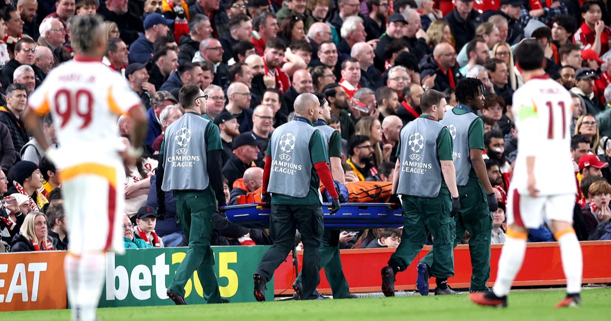 Napadač Galatasaraya koji je pod kisikom iznesen s terena mora na operaciju