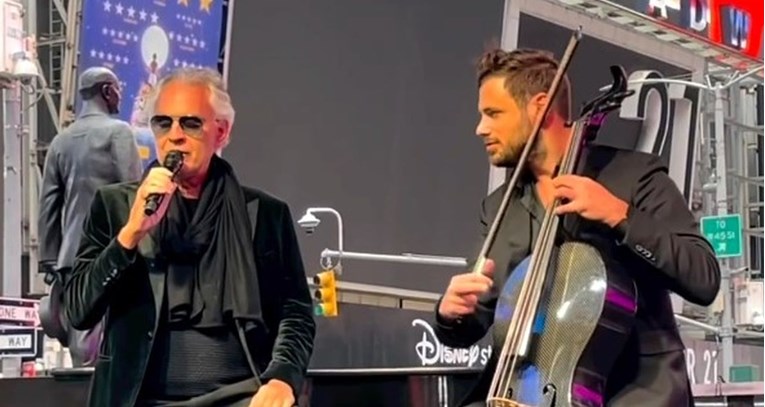 VIDEO Stjepan Hauser zasvirao s Andreom Bocellijem na Times Squareu