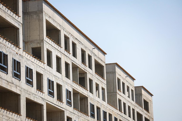 Bačić: Nedostaje 236.000 kuća i stanova. Planiramo obnoviti i izgraditi njih 20.200