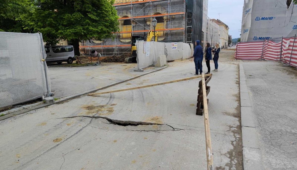 FOTO Propadaju ceste usred Karlovca