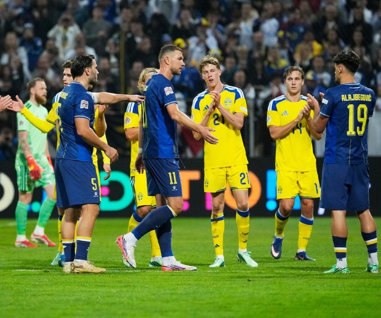 VIDEO Džeko je krenuo iz igre. Uslijedio je špalir i ovacije cijelog stadiona