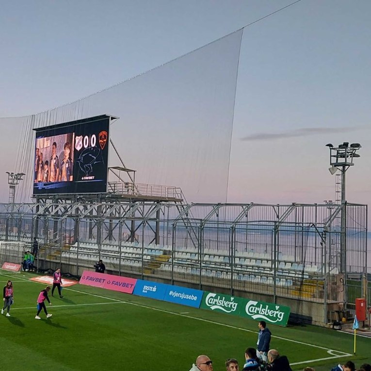 Zatvara se krov kaveza na Rujevici u kojem će biti smještena Torcida