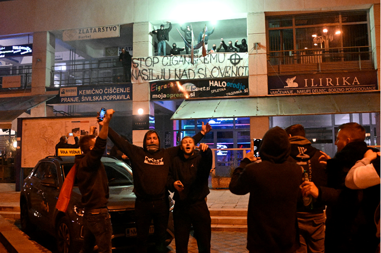 Na prosvjedu u Sloveniji palili baklje i vikali: "Ubij, ubij Cigana!"