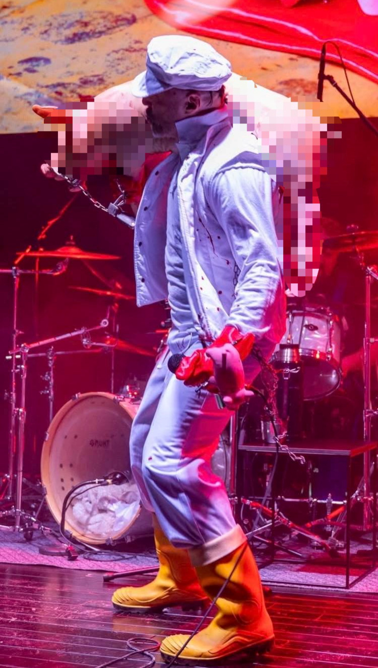 Zagorski bend na pozornicu donio uginulu svinju pa se ispričao: "To je scenski nastup"