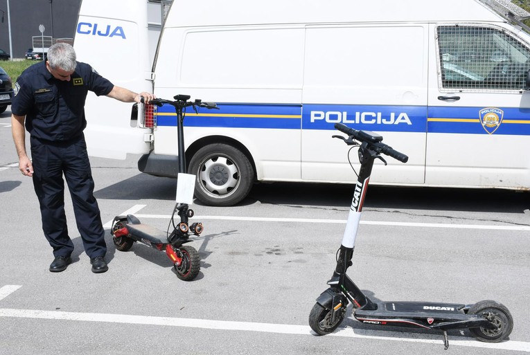 Policija u Kaštelima oduzela romobile djeci, roditelji dobili prekršajnu prijavu
