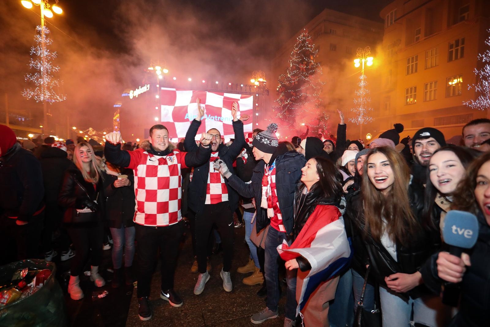 Ma kakva tuga: Nakon početnog razočaranja, krenulo slavlje na Trgu bana Jelačića