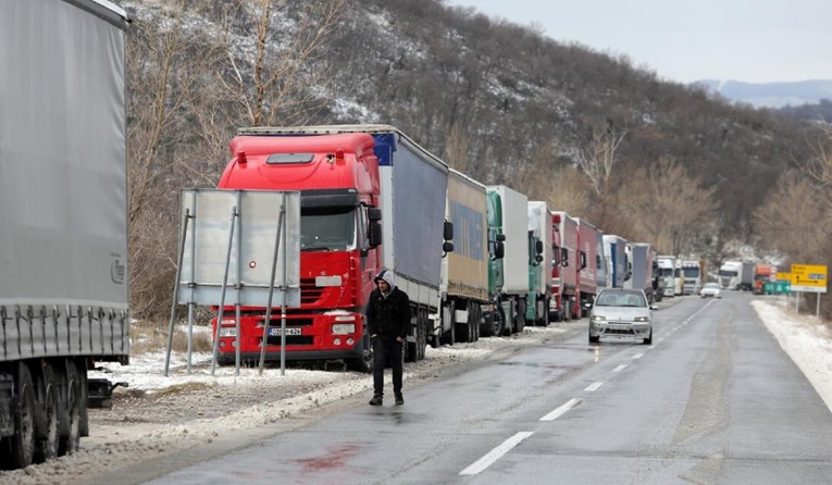 Prijevoznici: Hrvatski vozači moraju u samoizolaciju, a strane kompanije dovoze robu