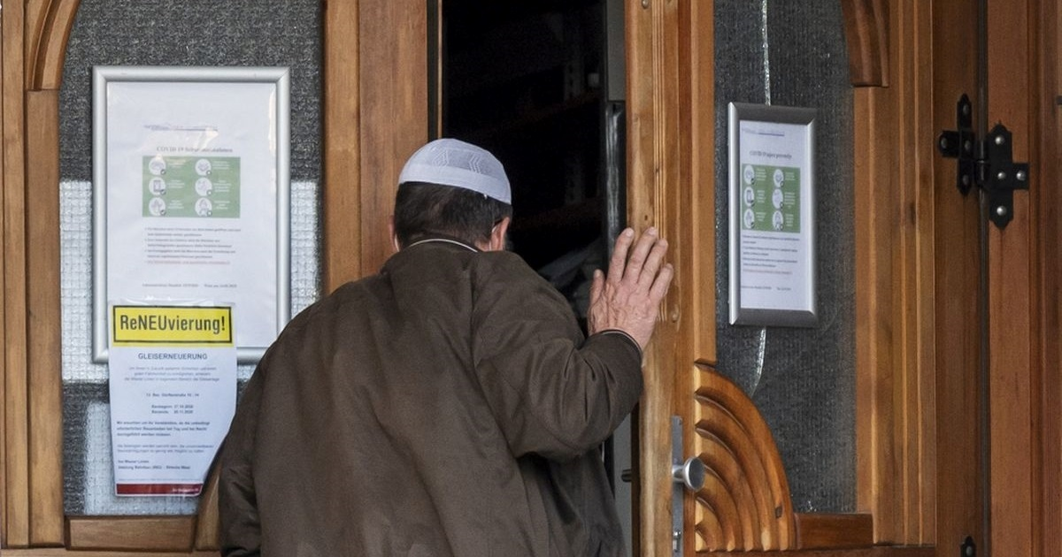 U džamiji u Beču milodarima plaćali eskort