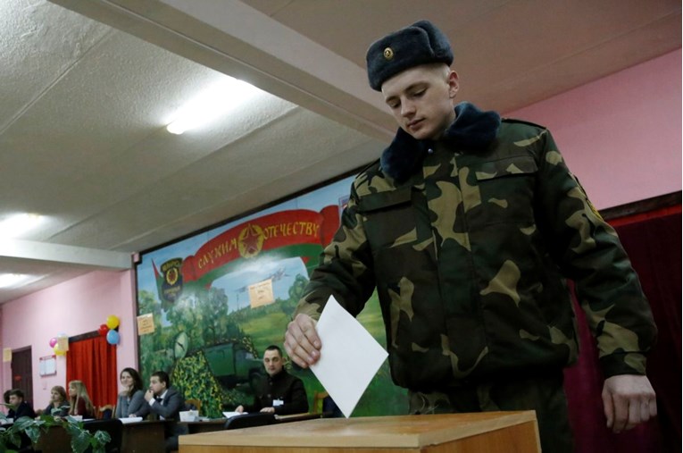 U Bjelorusiji oporba upozorava na masovne prevare na izborima