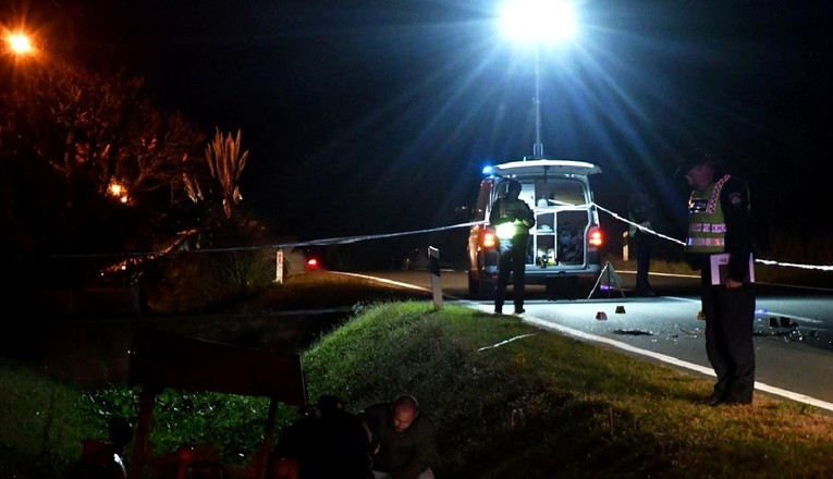 Pijani mladić kod Novske sletio autom u kanal, teško je ozlijeđen
