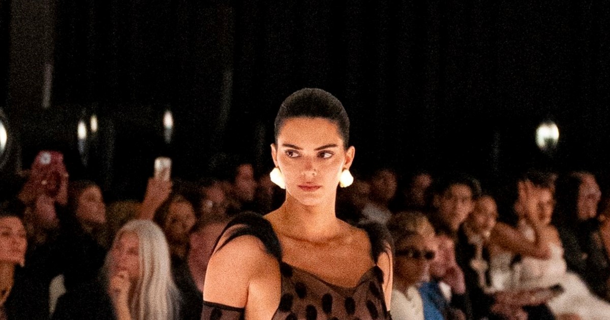 Kendall Jenner prošetala pistom u potpuno prozirnom izdanju