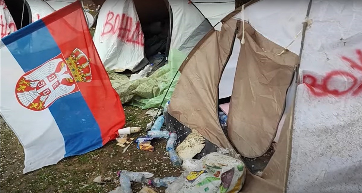 VIDEO Pogledajte što je ostalo iza ćacija u parku u centru Beograda