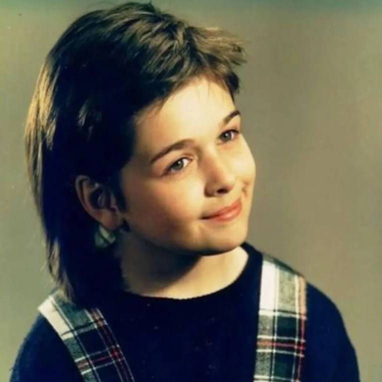 Prepoznajete li koja je hrvatska pjevačica na ovoj fotki? Slavi 30 godina karijere