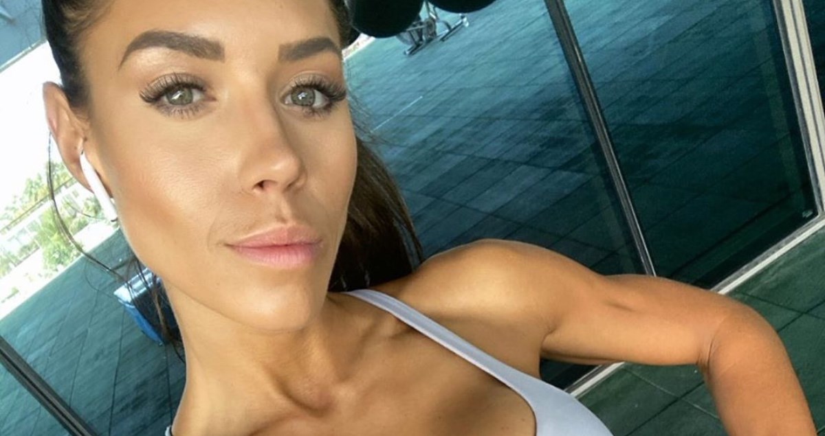 Fitness model pozirala za fanove i pohvalila se tijelom bez trunke sala