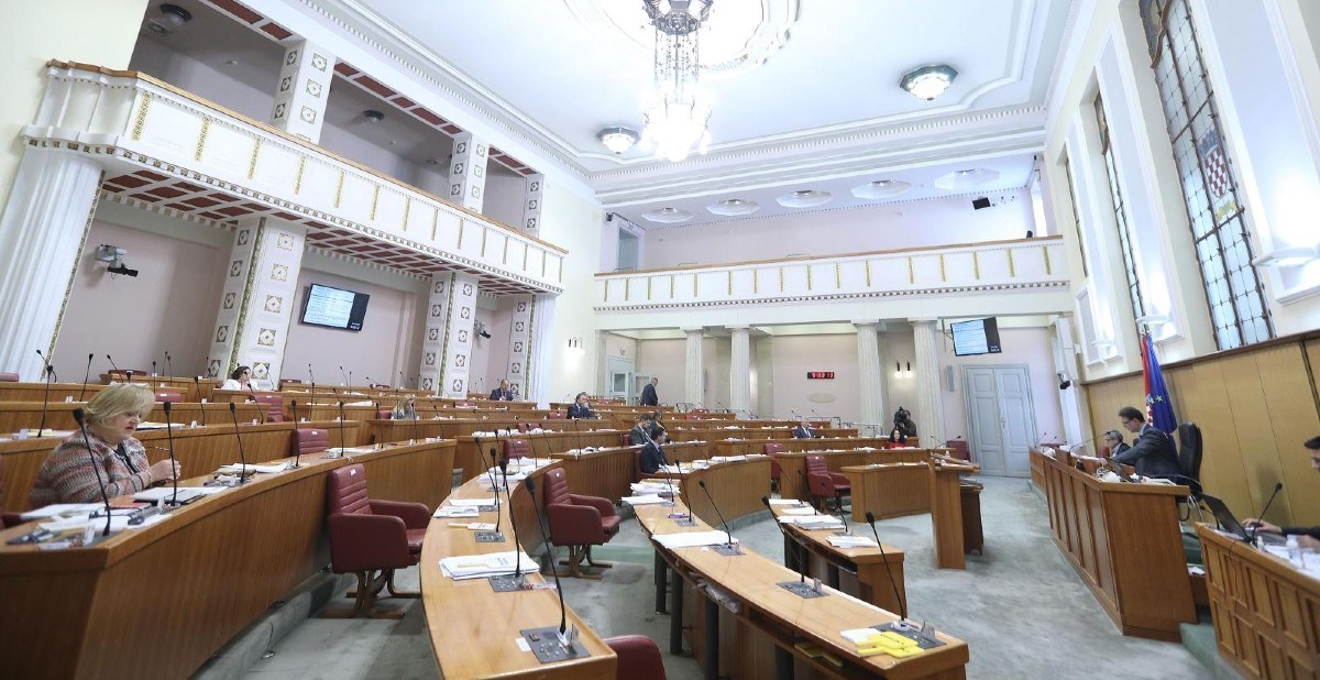 Sabor jednoglasno izglasao zastoj ovrha na plaće