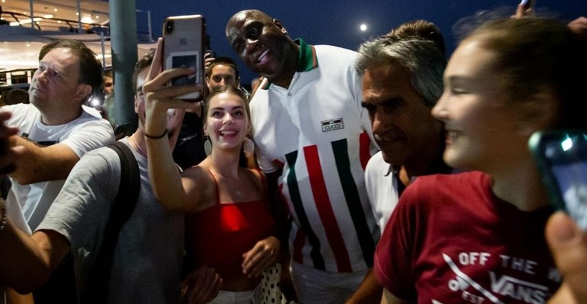 Magic Johnson was surrounded by fans in Split. He took photos with everyone