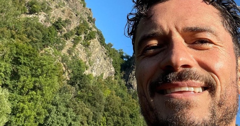 Orlando Bloom se okupao gol, a ljudi su zaključili da 44 nikad nisu izgledale bolje