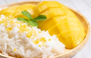 Varee (63) u Bangkoku od 1981. prodaje najbolji mango sticky rice. Evo što je to