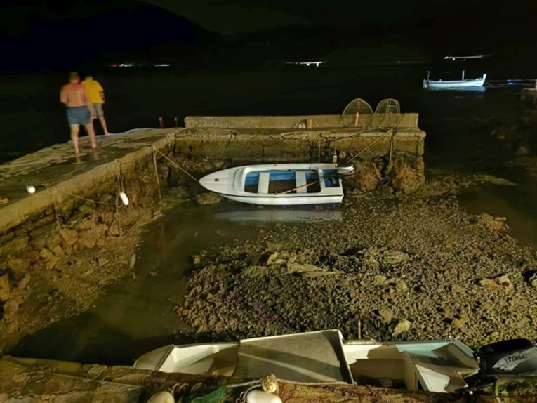 U Dalmaciji se dogodio meteorološki tsunami, povuklo se more. Pogledajte