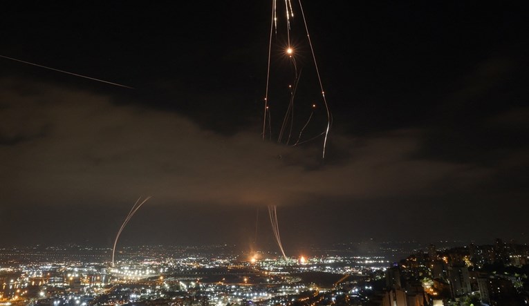 VIDEO Iran poslao salvu dronova i projektila na Izrael