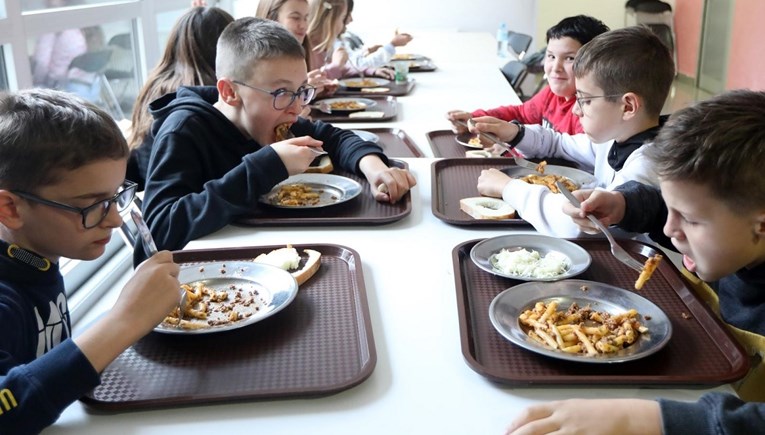 U Zagrebu će 1500 učenika više moći jesti topli obrok u školi