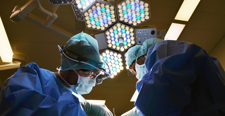 Liječnici u Poljskoj odstranili cistu na jajniku tešku sto kila