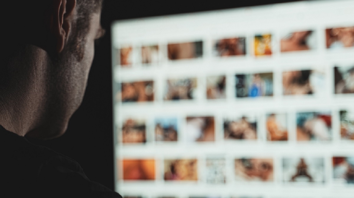 Knjižničar dobio otkaz jer je na poslu gledao pornostranice. Sud ga vraća na posao