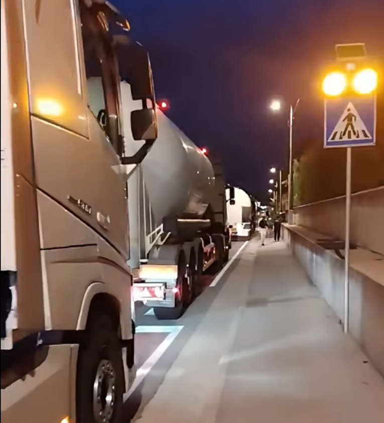 VIDEO Gospićki otpad izazvao pobunu u Istri, stanovnici blokirali cestu